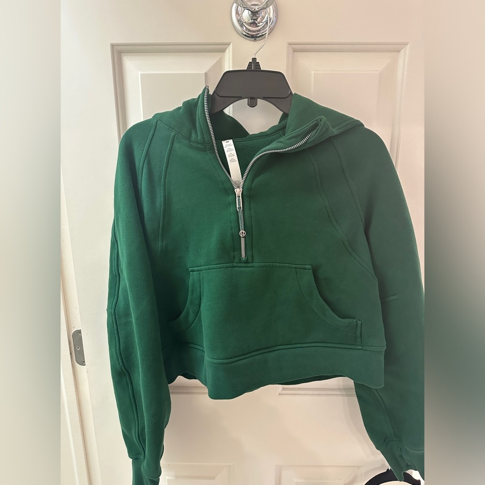 Lululemon XS/S Cropped Scuba in Everglade